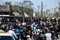 فيديو: انطلاق مسيرة غاضبة بعد صلاة الجمعة تنديداً بتدنيس مقبرة الاسعاف بيافا